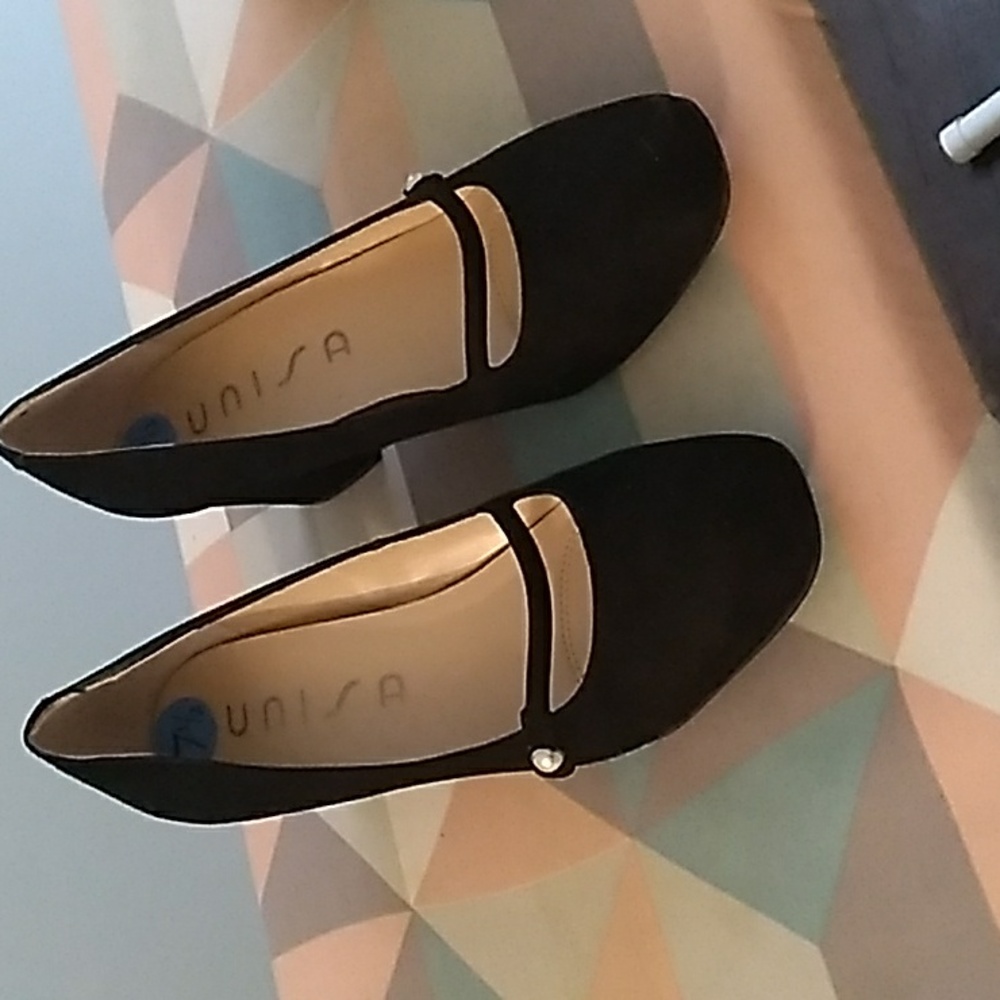 Black suade short heel dress shoe